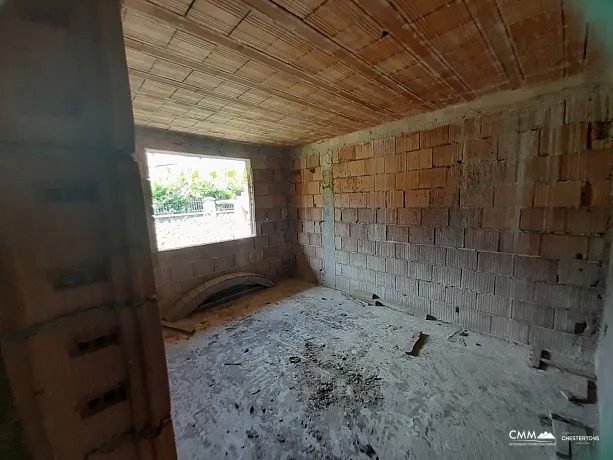 Haus zum Verkauf mit großem Grundstück in Cetinje