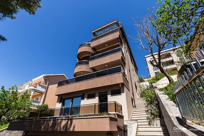 Ausgezeichnete Villa im Zentrum von Herceg Novi