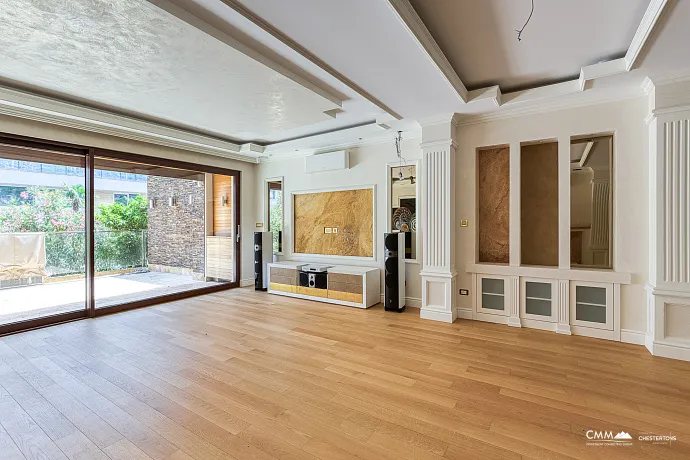 Luxuriöse Ein-Zimmer-Wohnung mit Designer-Innenraum