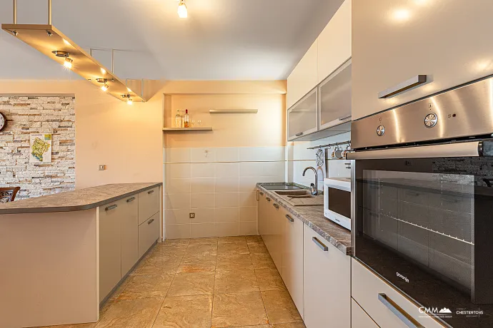 Drei-Zimmer-Wohnung in Petrovac mit Meerblick