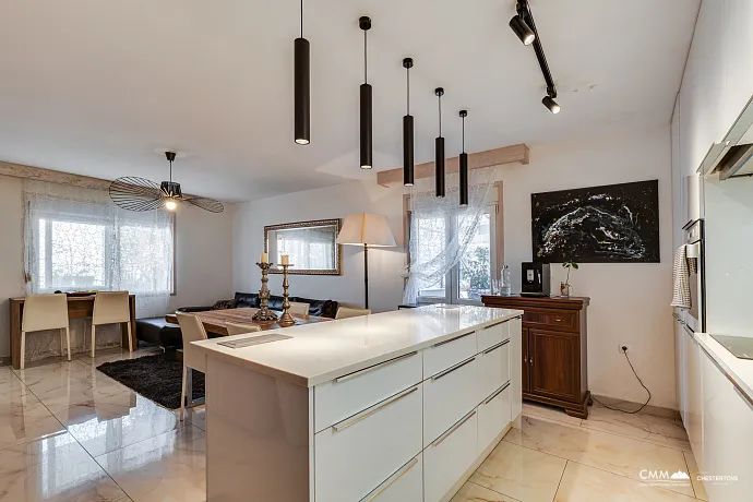 Zweistöckiges geräumiges Haus in Sutomore