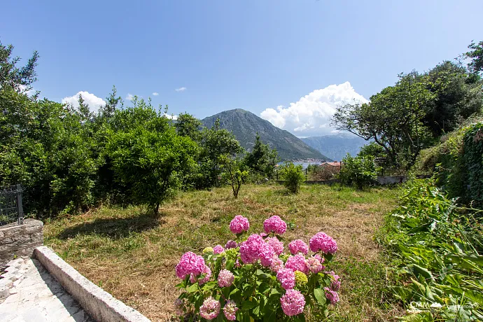 Spektakuläre Villa mit Pool und Blick auf die Bucht von Kotor