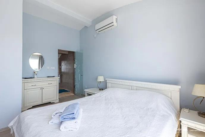 Luxusvilla mit Pool in Uteha
