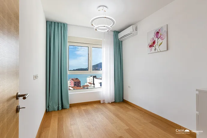 Penthouse in Rafailovici mit Meerblick