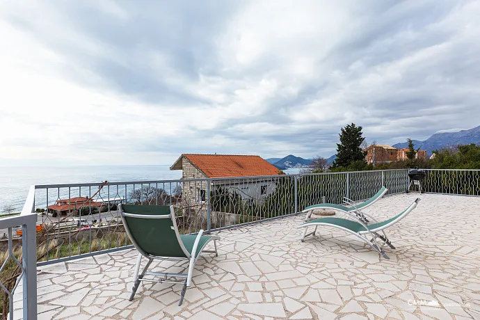 Geräumiges 3-stöckiges Haus mit Meerblick in Blizikuce
