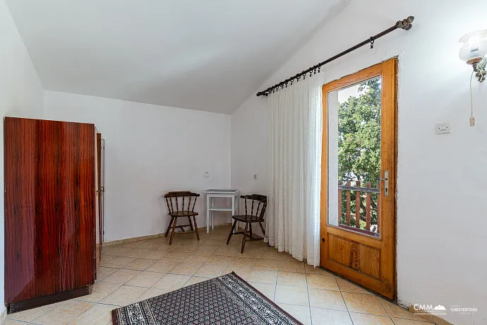 Gemütliches Haus mit Terrasse und Meerblick in Bar