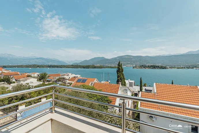 Zweizimmerwohnung mit Meerblick, 60 m vom Strand entfernt – Tivat