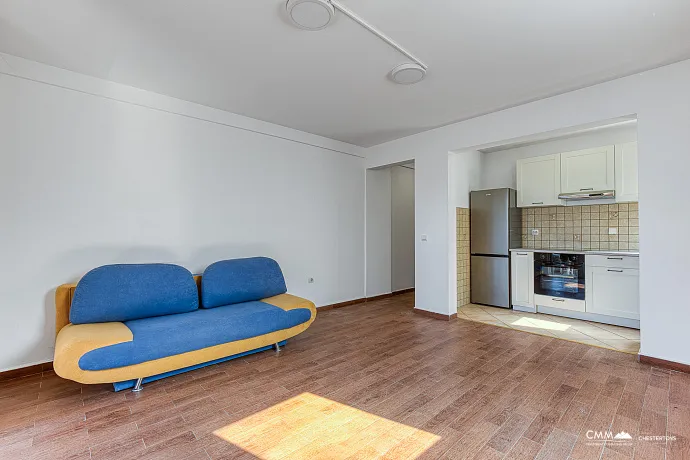 Geräumiges Apartment mit 1 Schlafzimmer in Rafailovići