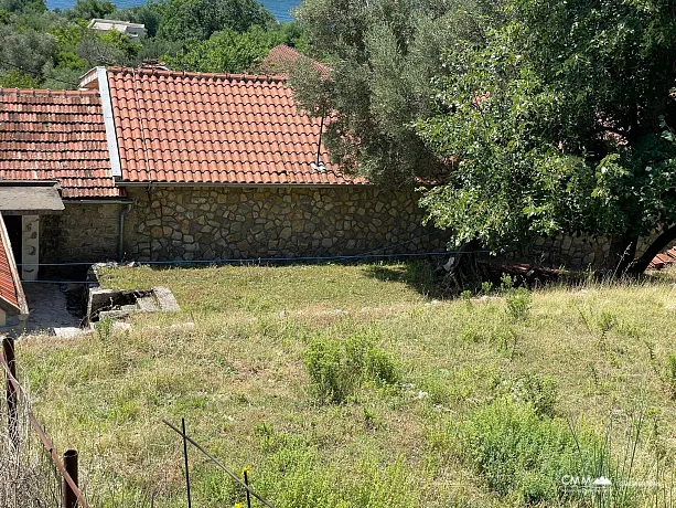 Steinhaus mit Meerblick