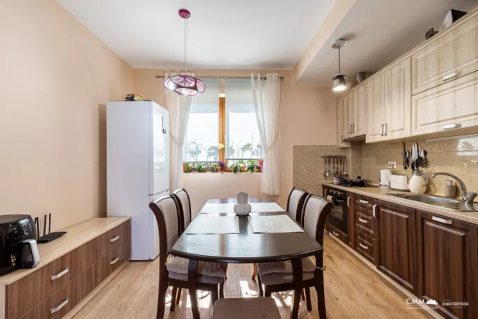 Zwei-Zimmer-Wohnung mit Meerblick.