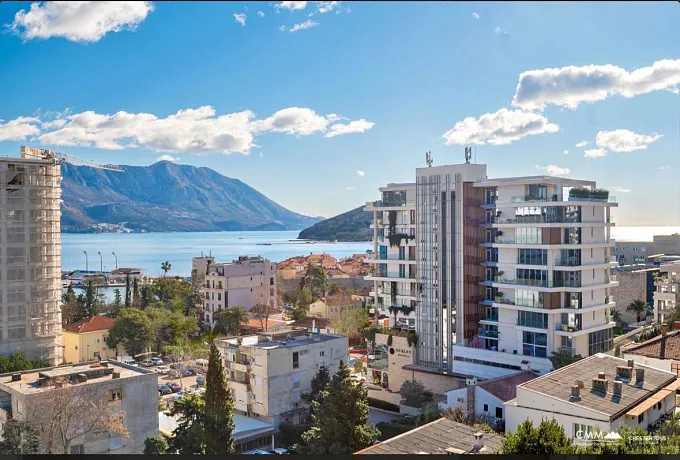 Dreizimmerwohnung in Budva mit herrlichem Blick