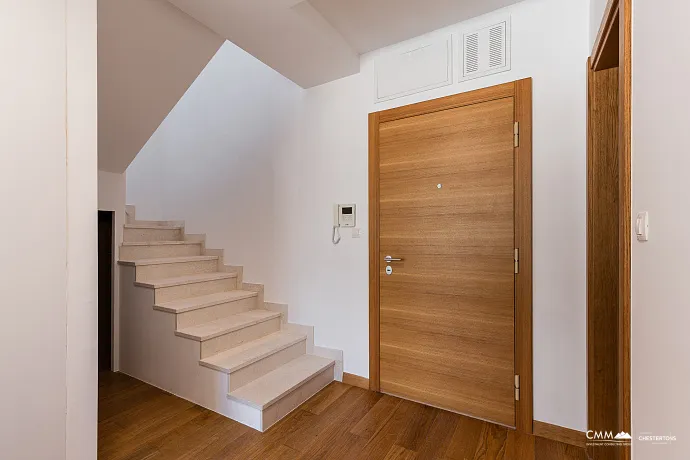 Penthouse in Rafailovici mit Meerblick
