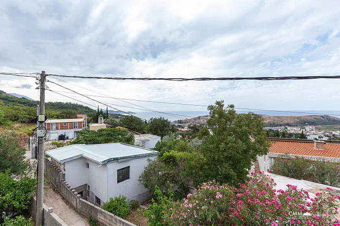 Ein Haus in Sutomore mit Panoramablick auf das Meer 140 m2
