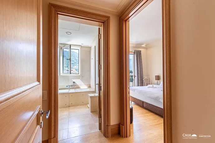Luxuriöse Ein-Zimmer-Wohnung mit Meerblick in Porto Montenegro