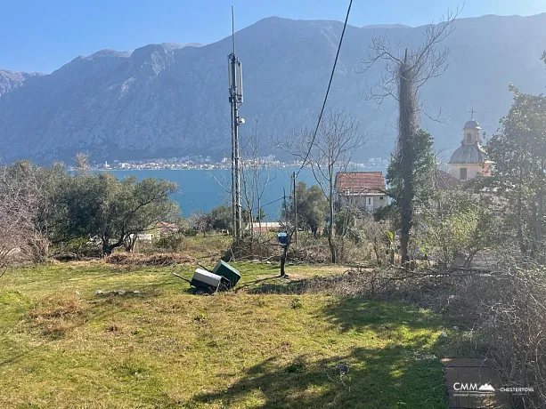 Baugrundstück in Prčanj mit Meerblick