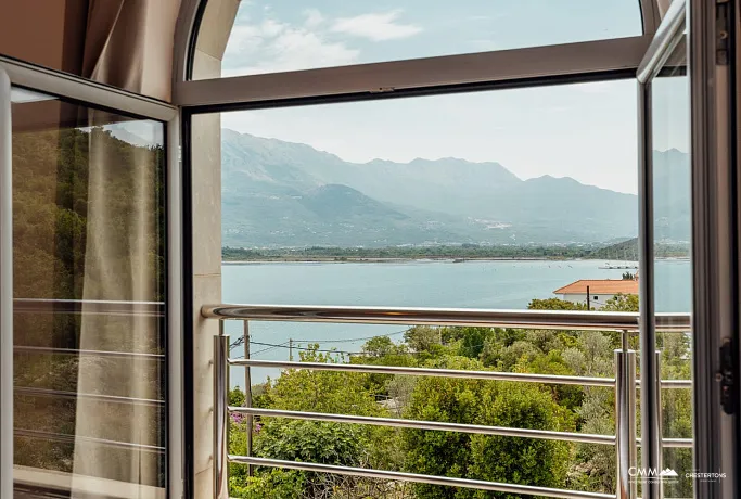 Zweizimmerwohnung mit Meerblick, 60 m vom Strand entfernt – Tivat