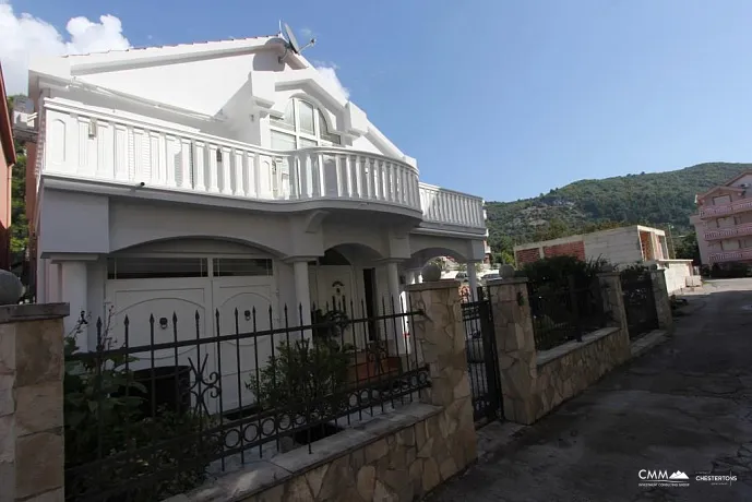 Gemütliches Haus in Budva