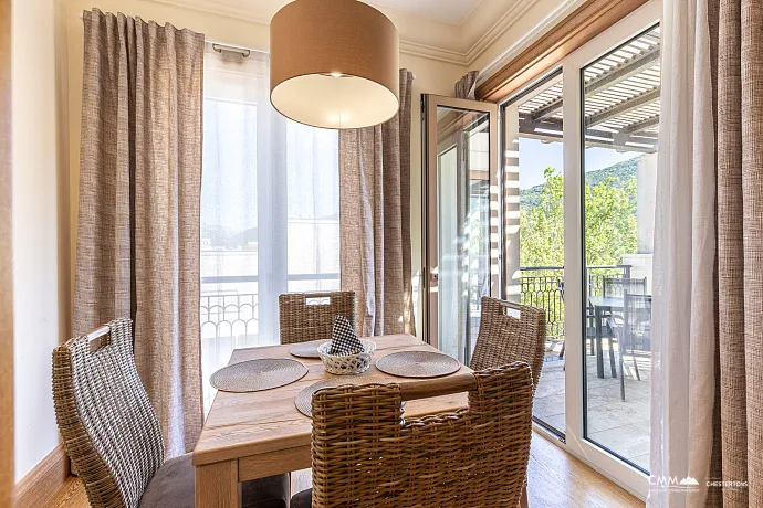 Luxuriöse Ein-Zimmer-Wohnung mit Meerblick in Porto Montenegro