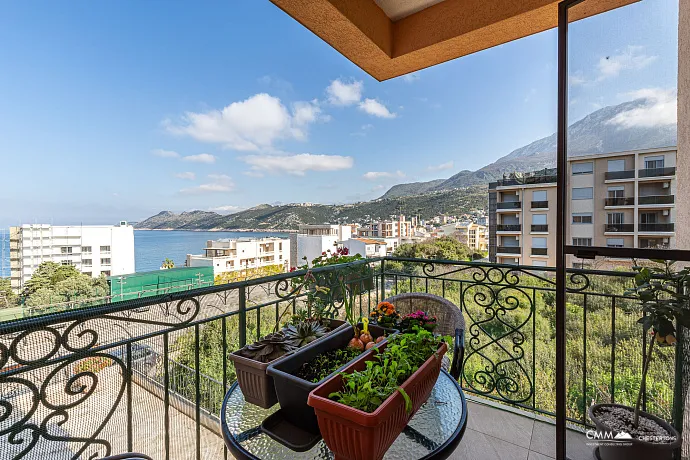 Zwei-Zimmer-Wohnung mit Meerblick.