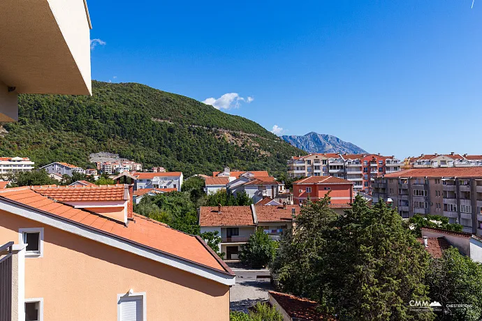 Sonnige Einzimmerwohnung mit 42 m² in Budva, nahe dem Meer.