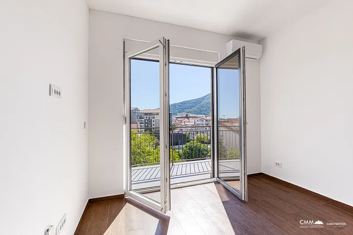 Sonnige Einzimmerwohnung mit 42 m² in Budva, nahe dem Meer.