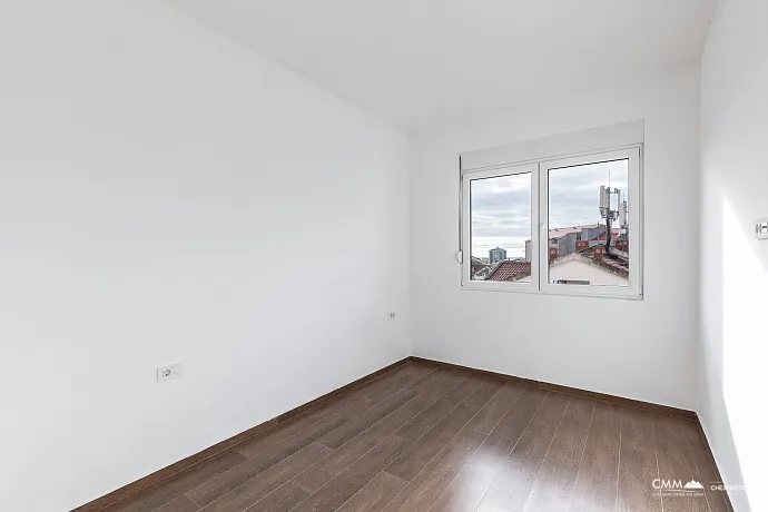 Sonnige Einzimmerwohnung mit 42 m² in Budva, nahe dem Meer.