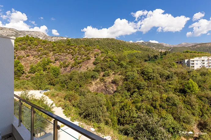 Luxuriöse 2-Zimmer-Wohnung, 66 m², mit Panoramablick auf das Meer – Bečići