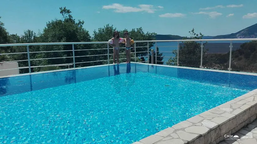 Luxuriöse Wohnung in Pržno, Terrasse mit Meerblick