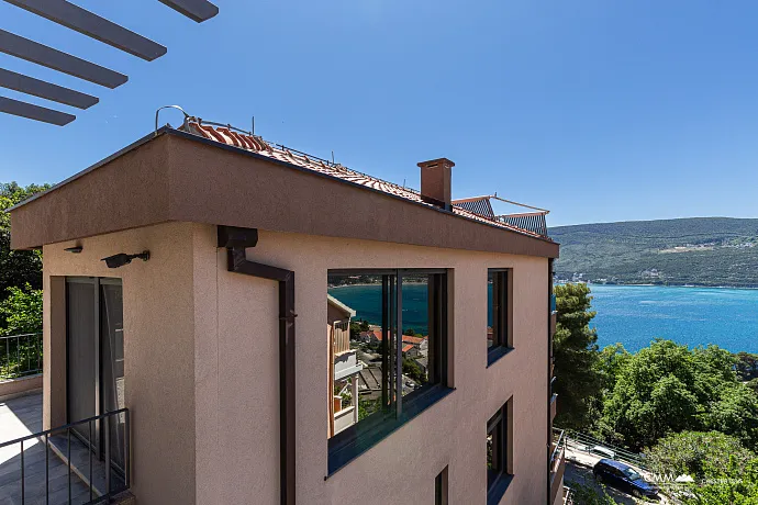 Ausgezeichnete Villa im Zentrum von Herceg Novi