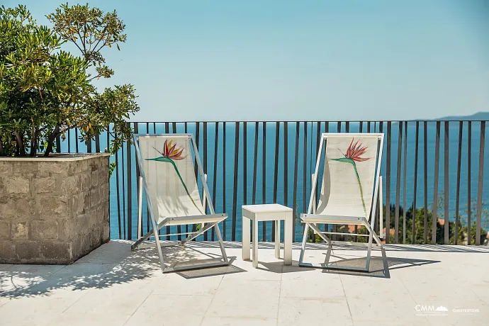 Elegantes Steinhaus mit Meerblick in der Nähe von Sveti Stefan