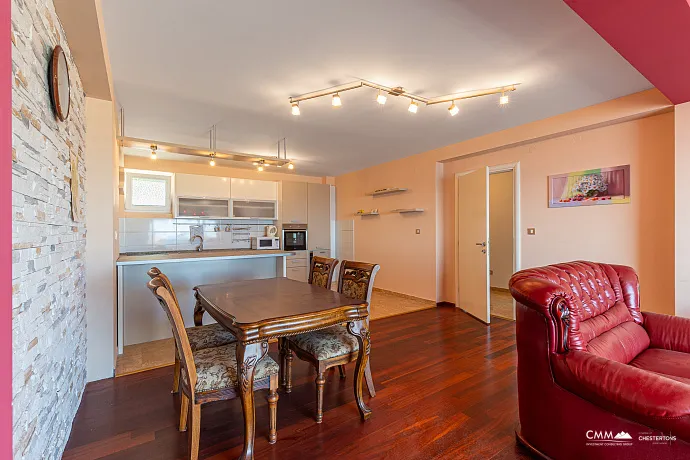 Drei-Zimmer-Wohnung in Petrovac mit Meerblick