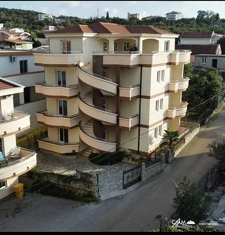 Geräumiges Apartmenthaus mit Meerblick