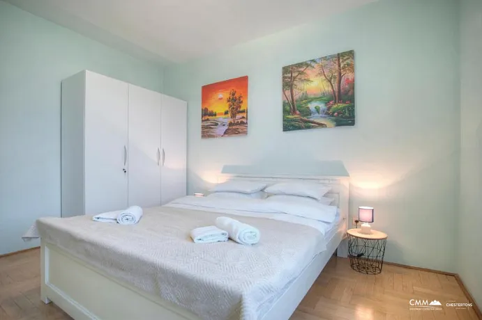 Geräumiges Apartment mit einem Schlafzimmer in Budva mit Meerblick