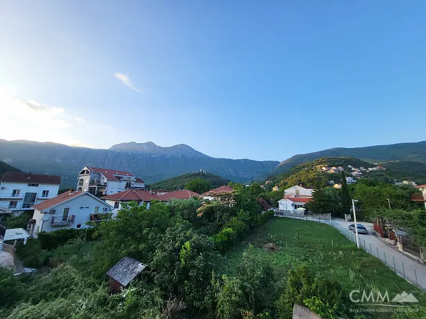 Haus mit 10 Wohnungen in Herceg Novi, Zelenika