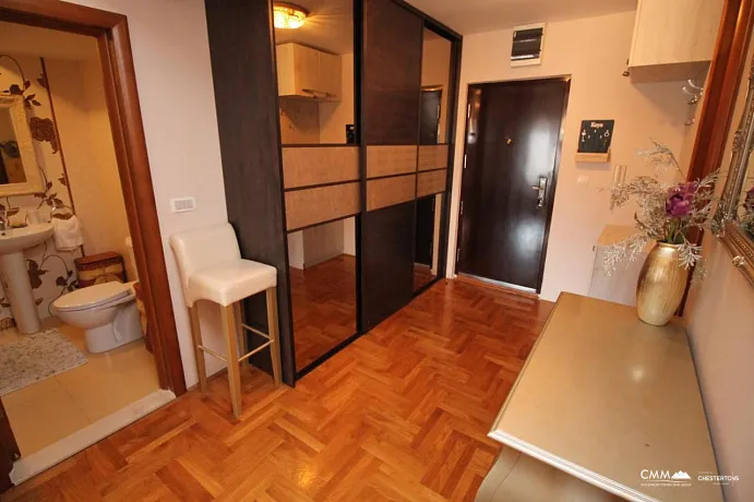 Maisonette-Wohnung mit zwei Schlafzimmern in Budva mit Meerblick