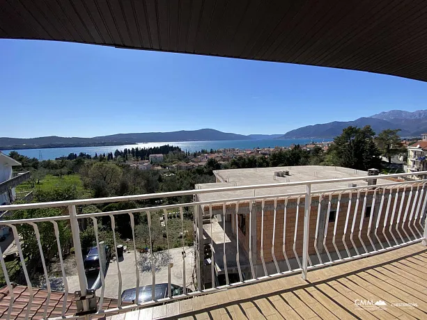 Haus in Tivat mit Panoramablick auf das Meer