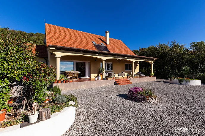 Familienhaus mit Panoramablick in der Nature