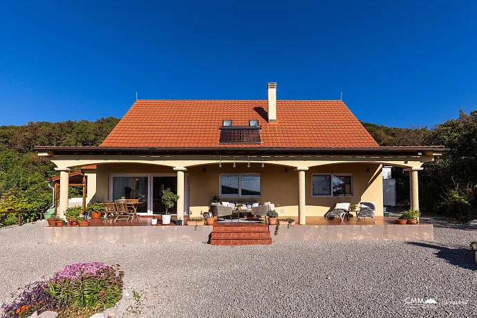 Familienhaus mit Panoramablick in der Nature