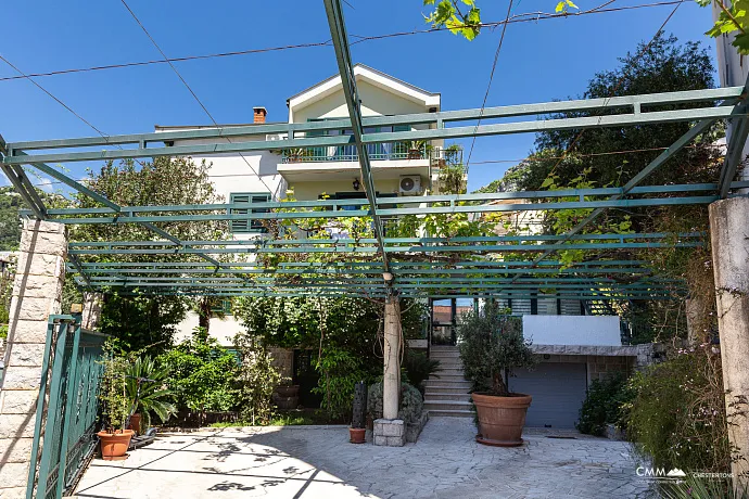 Geräumiges Haus in Budva