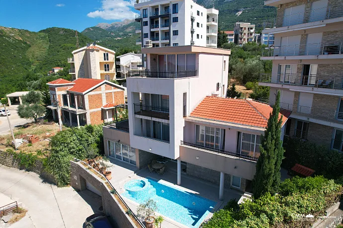 Villa mit Meerblick in Becici