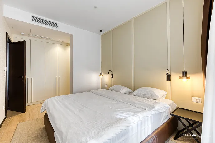 Luxuriös ausgestattete Wohnung in Bečići zu verkaufen – eine Gelegenheit, die man nicht verpassen sollte.