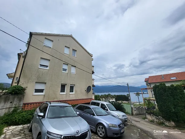 Zu verkaufen: 24m² große Wohnung mit Meerblick an der Küste der Bucht von Kotor.