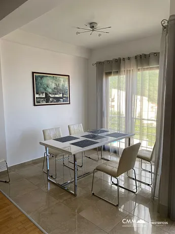 Geräumige 107 m² Wohnung mit Terrasse und Meerblick im Herzen von Budva