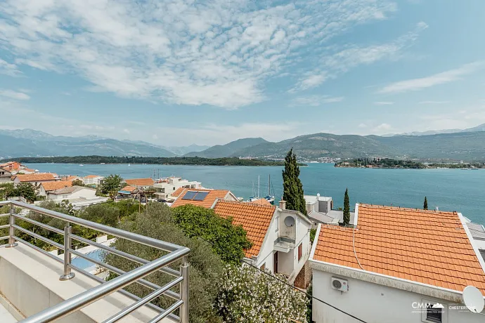 Zweizimmerwohnung mit Meerblick, 60 m vom Strand entfernt – Tivat