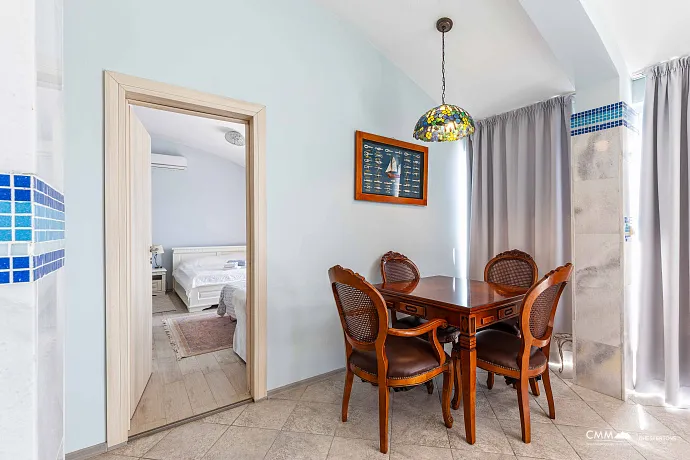 Luxusvilla mit Pool in Uteha