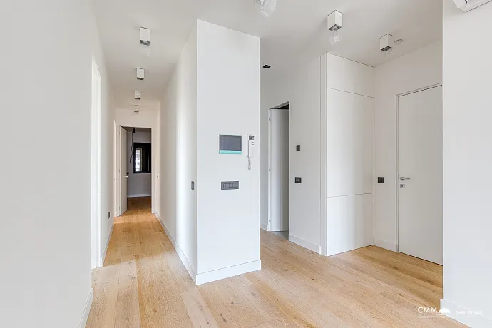 Dreizimmerwohnung in Budva mit herrlichem Blick