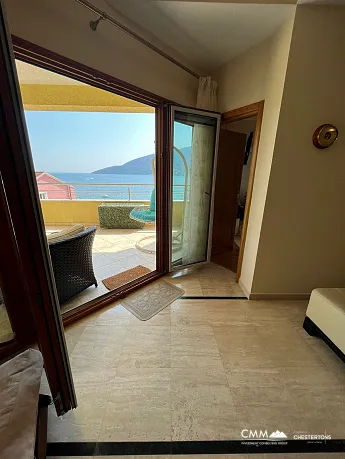 Wohnung in Herceg Novi zum Verkauf mit Panoramablick auf das Meer