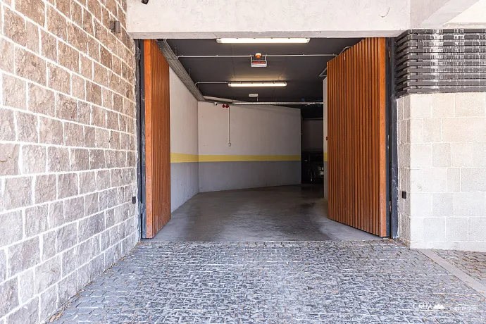 Dreizimmerwohnung in Budva mit herrlichem Blick