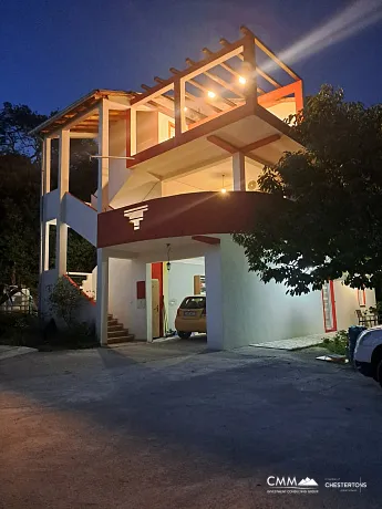 Geräumiges Haus auf einem spektakulären großen Grundstück mit Olivenbäumen