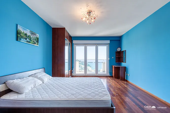 Drei-Zimmer-Wohnung in Petrovac mit Meerblick